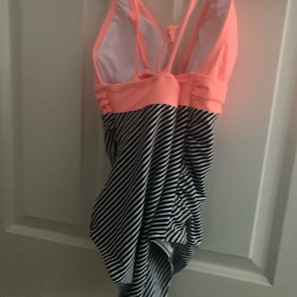 Cupshe L bathing suit. NWT. - Picture 4 of 4